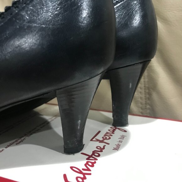 SALVATORE FERRAGAMO "ALMEA 5cm HEEL" (Size 8 2A) (PREOWENED) - Picture 2 of 3